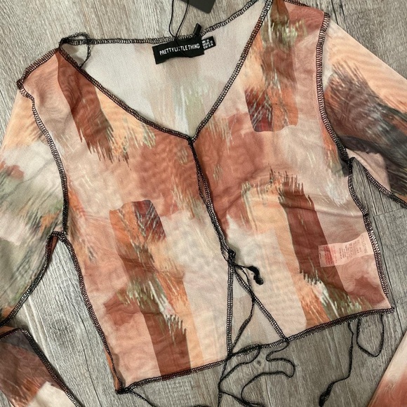 Pretty Little Thing Sheer Mesh Crop Top - Picture 4 of 4